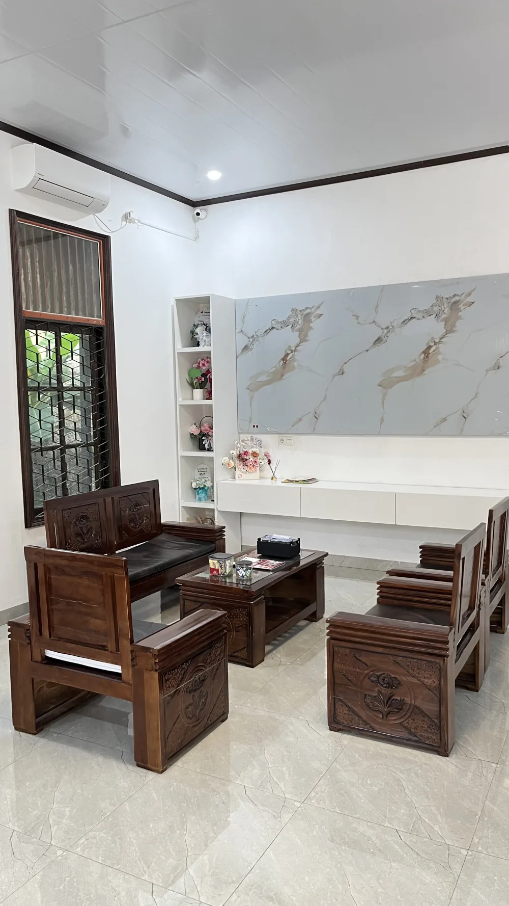 Ruang tunggu DOP Dental di Kota Jambi