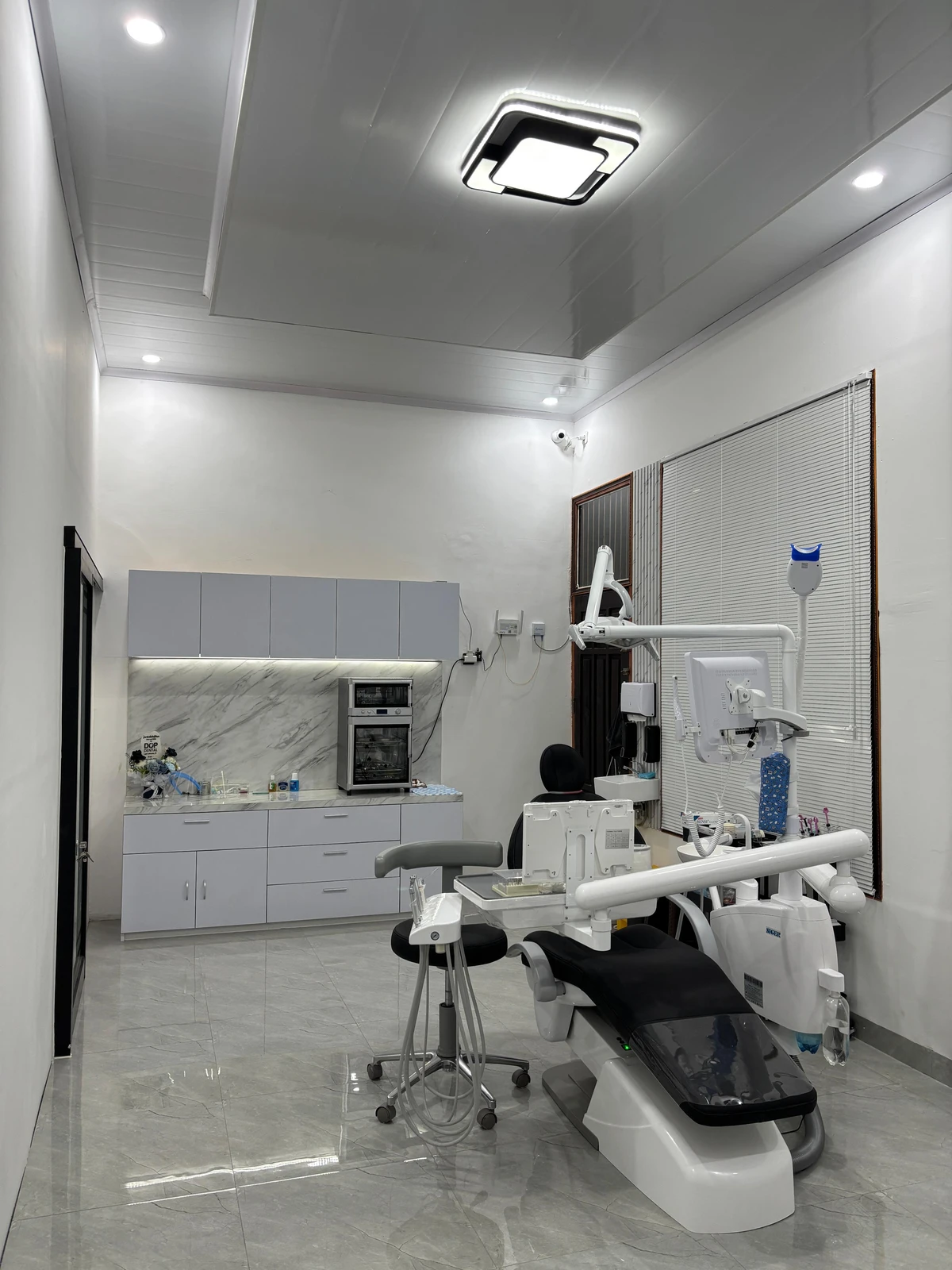 Ruang perawatan DOP Dental di Kota Jambi